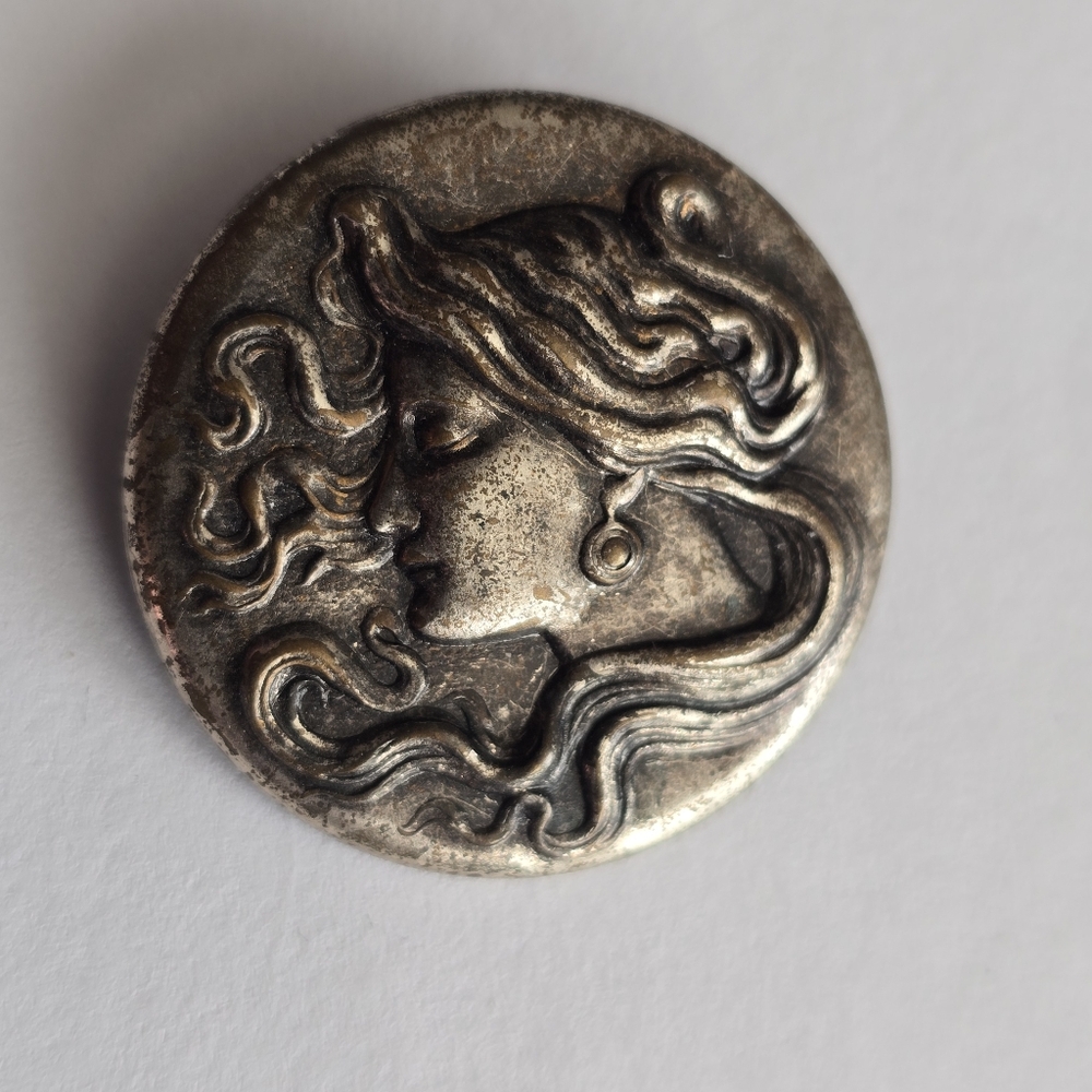 Art Nouveau style brooch woman with flowing hair dark silver tone pin - Picture 12 of 14